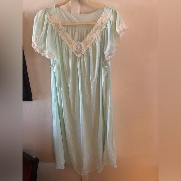 Vintage Barbizon Lace Nightgown-744 $35 or $30 w/offer - Picture 1 of 4